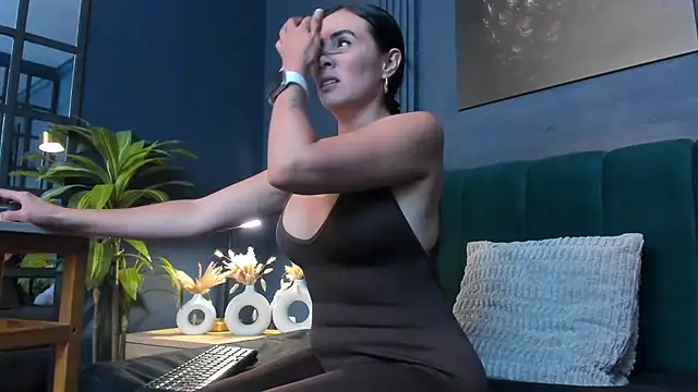 scarlet edwars online show from 09-10-25, 08:53