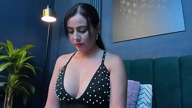 scarlet edwars online show from 10-25-25, 07:19