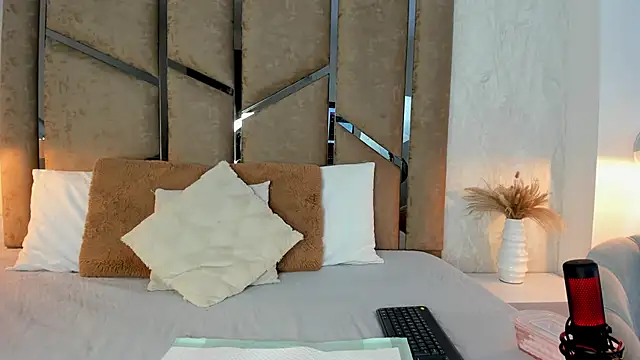 Snapshot of Giselle_Lauren chatting on 09-17-25, 12:51 Giselle Lauren online show from 09-17-25, 12:51