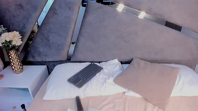 Snapshot of Giselle_Lauren chatting on 10-18-25, 08:09 Giselle Lauren online show from 10-18-25, 08:09