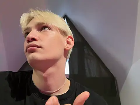 Snapshot of Julian_wins chatting on 02-08-25, 11:01 Julian wins online show from 02-08-25, 11:01