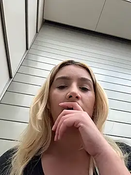 hotamanda01 online show from 03-01-26, 11:34