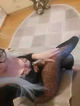 Snapshot of visnjica chatting on 02-10-25, 09:04 visnjica online show from 02-10-25, 09:04