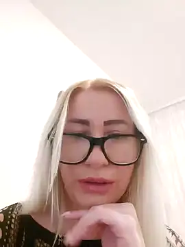 Snapshot of visnjica chatting on 02-13-25, 10:33 visnjica online show from 02-13-25, 10:33