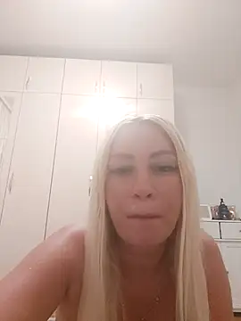 Snapshot of visnjica chatting on 09-23-25, 09:29 visnjica online show from 09-23-25, 09:29