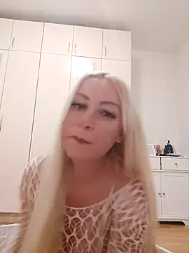 Snapshot of visnjica chatting on 10-06-25, 09:34 visnjica online show from 10-06-25, 09:34