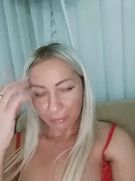 Snapshot of visnjica chatting on 10-25-25, 04:35 visnjica online show from 10-25-25, 04:35