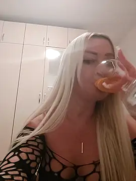 Snapshot of visnjica chatting on 11-15-25, 10:26 visnjica online show from 11-15-25, 10:26