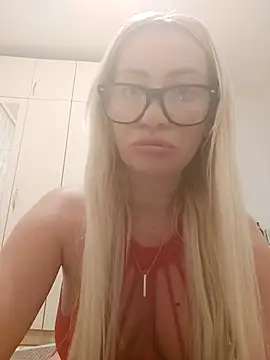 Snapshot of visnjica chatting on 11-17-25, 10:04 visnjica online show from 11-17-25, 10:04