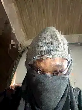 OneWhoBringsJoy online show from 11-12-25, 01:44