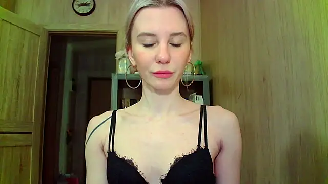 Snapshot of Caramel_piegirl chatting on 02-15-25, 10:52 Caramel piegirl online show from 02-15-25, 10:52