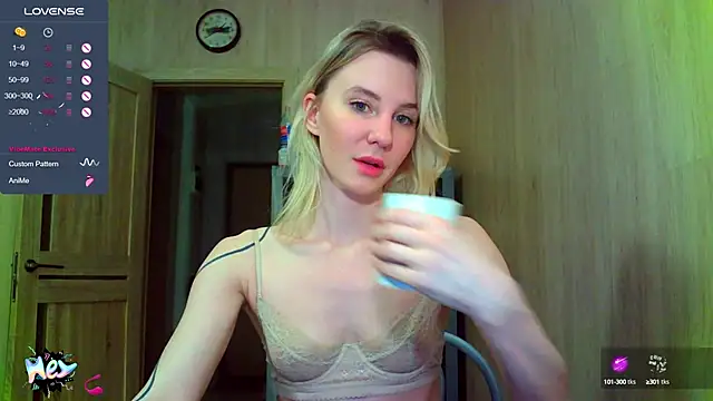 Snapshot of Caramel_piegirl chatting on 09-23-25, 08:12 Caramel piegirl online show from 09-23-25, 08:12