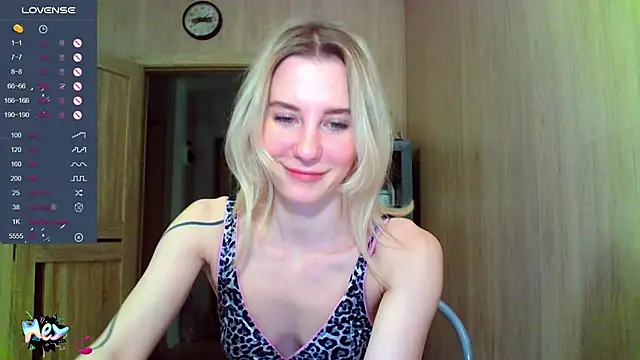 Snapshot of Caramel_piegirl chatting on 09-29-25, 07:30 Caramel piegirl online show from 09-29-25, 07:30