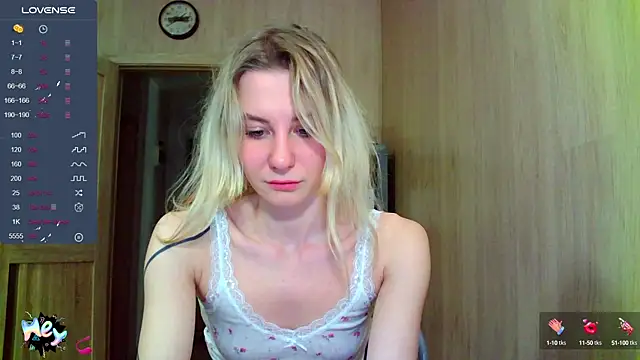 Snapshot of Caramel_piegirl chatting on 10-18-25, 07:03 Caramel piegirl online show from 10-18-25, 07:03