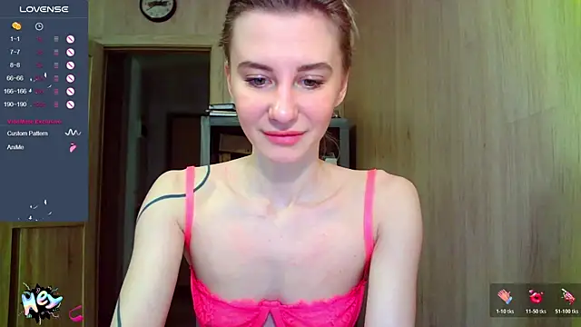 Snapshot of Caramel_piegirl chatting on 10-19-25, 02:40 Caramel piegirl online show from 10-19-25, 02:40