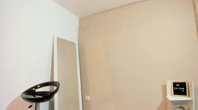 enyelsalas2 online show from 02-19-25, 12:14