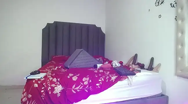 Snapshot of moree_Queen chatting on 02-12-25, 12:05 moree Queen online show from 02-12-25, 12:05