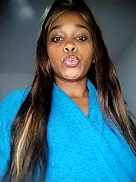 Snapshot of moree_Queen chatting on 02-16-25, 01:49 moree Queen online show from 02-16-25, 01:49