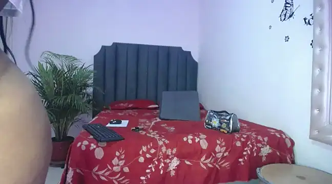 Snapshot of moree_Queen chatting on 03-05-25, 07:06 moree Queen online show from 03-05-25, 07:06