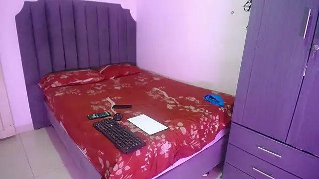 Snapshot of moree_Queen chatting on 09-20-25, 09:16 moree Queen online show from 09-20-25, 09:16