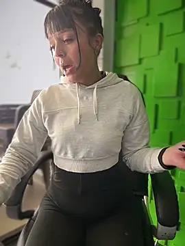 Dulce  Boyd online show from 12-20-25, 01:51