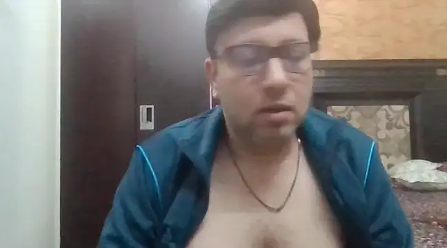 Snapshot of innocentboy1987 chatting on 02-15-25, 08:11 innocentboy1987 online show from 02-15-25, 08:11