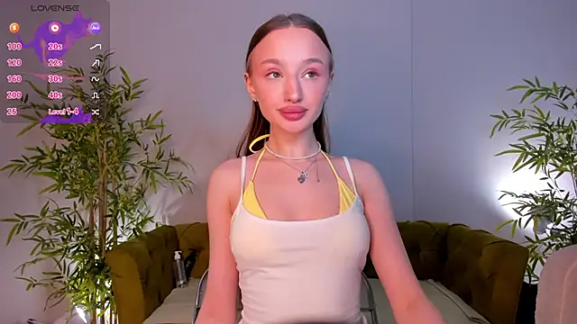 Snapshot of miiss__lulu chatting on 05-19-26, 01:56 miiss lulu online show from 05-19-26, 01:56