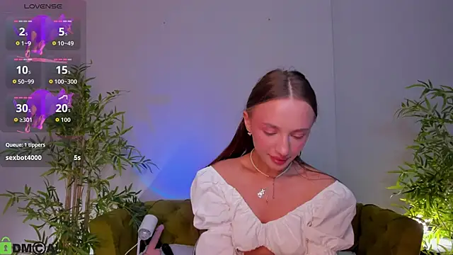 Snapshot of miiss__lulu chatting on 06-11-26, 02:53 miiss lulu online show from 06-11-26, 02:53