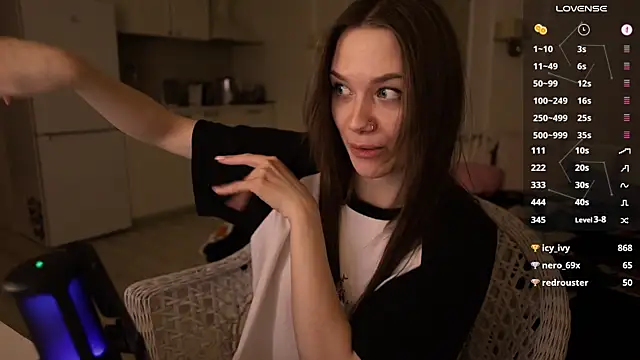 Snapshot of alexa_feels_ chatting on 02-22-25, 06:30 alexa feels online show from 02-22-25, 06:30