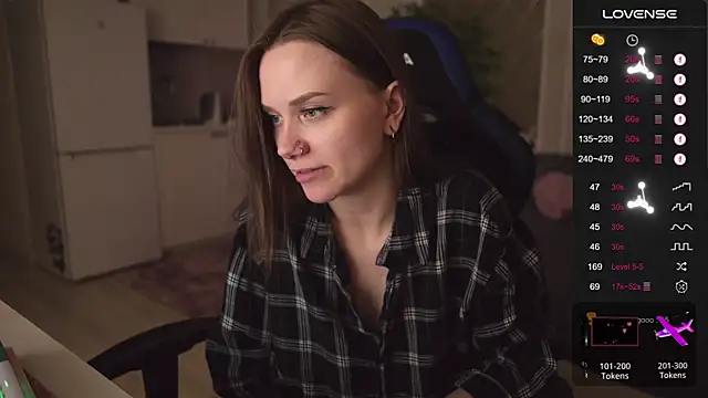 Snapshot of alexa_feels_ chatting on 09-18-25, 03:47 alexa feels online show from 09-18-25, 03:47