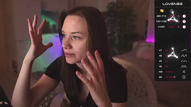 Snapshot of alexa_feels_ chatting on 11-13-25, 04:06 alexa feels online show from 11-13-25, 04:06