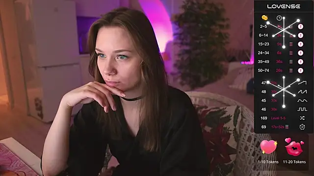 Snapshot of alexa_feels_ chatting on 11-28-25, 04:09 alexa feels online show from 11-28-25, 04:09