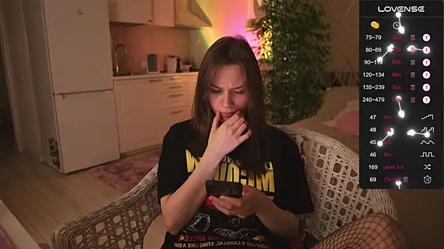 Snapshot of alexa_feels_ chatting on 12-05-25, 04:14 alexa feels online show from 12-05-25, 04:14