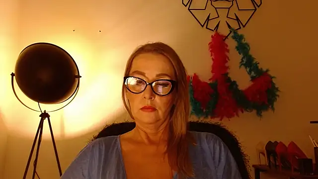 Snapshot of leaxSTAR chatting on 07-15-26, 02:22 leaxSTAR online show from 07-15-26, 02:22