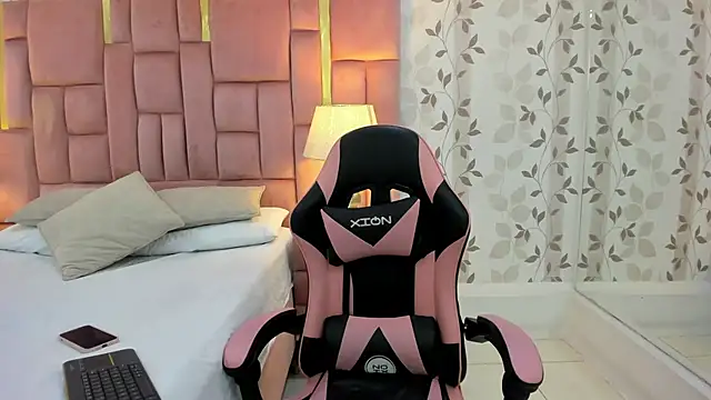 ArianaFranco online show from 11-25-25, 01:22