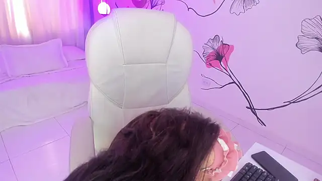 Isabela Fiorelli online show from 02-21-25, 12:06