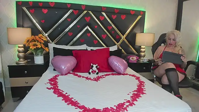 SophieWinsloow online show from 02-14-25, 12:57