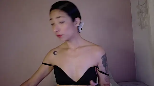 Snapshot of oishii_ambar chatting on 09-24-25, 02:42 oishii ambar online show from 09-24-25, 02:42