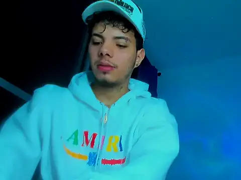 Snapshot of Alessandro_1610 chatting on 09-30-25, 06:18 Alessandro 1610 online show from 09-30-25, 06:18