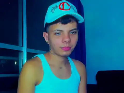 Snapshot of Alessandro_1610 chatting on 11-12-25, 04:46 Alessandro 1610 online show from 11-12-25, 04:46