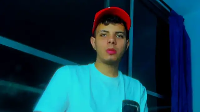 Snapshot of Alessandro_1610 chatting on 11-30-25, 05:11 Alessandro 1610 online show from 11-30-25, 05:11