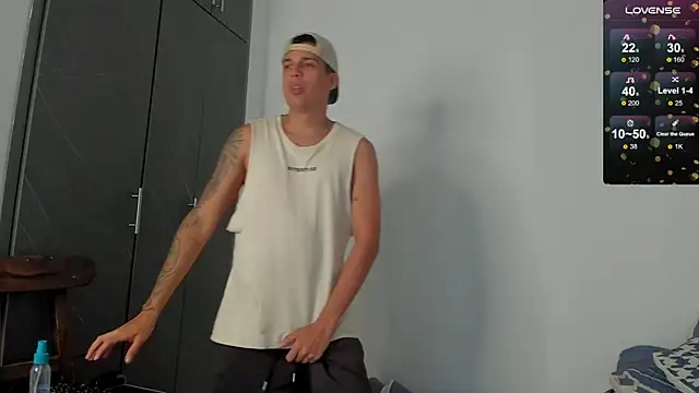 Snapshot of hugosan12 chatting on 03-11-25, 09:04 hugosan12 online show from 03-11-25, 09:04