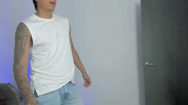 Snapshot of hugosan12 chatting on 09-16-25, 06:31 hugosan12 online show from 09-16-25, 06:31