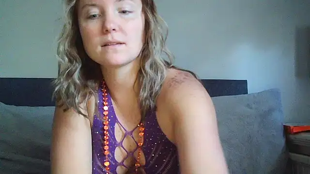 Snapshot of sexiirose22 chatting on 10-31-25, 04:19 sexiirose22 online show from 10-31-25, 04:19