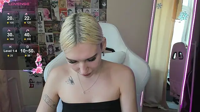 Snapshot of EvelinaLuu chatting on 01-11-26, 06:29 EvelinaLuu online show from 01-11-26, 06:29