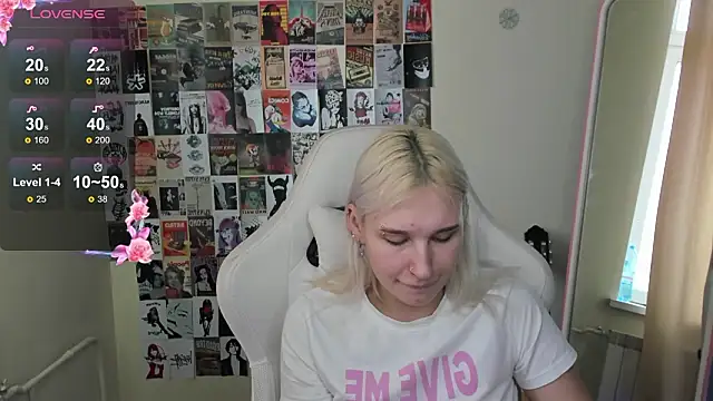 Snapshot of EvelinaLuu chatting on 03-01-26, 08:16 EvelinaLuu online show from 03-01-26, 08:16