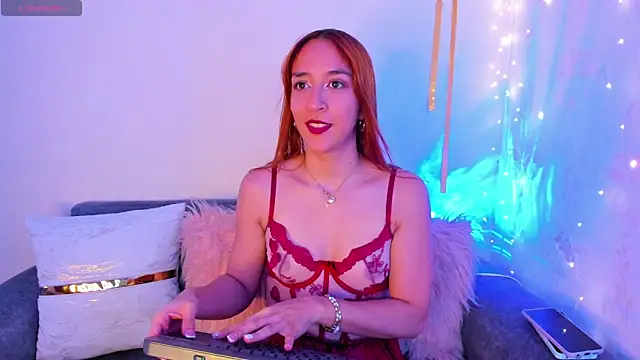 Snapshot of Emylyjonhs chatting on 03-19-25, 08:43 Emylyjonhs online show from 03-19-25, 08:43