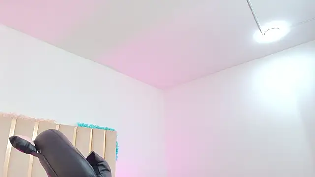 Snapshot of Gaby_tay1 chatting on 03-11-25, 03:05 Gaby tay1 online show from 03-11-25, 03:05