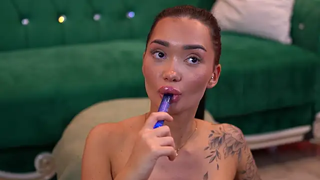 SashaFerrera online show from 03-07-25, 01:09