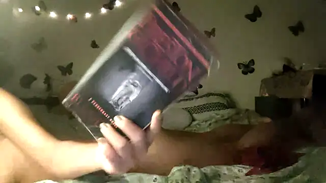 Snapshot of suki_fruit chatting on 02-27-25, 04:32 suki fruit online show from 02-27-25, 04:32